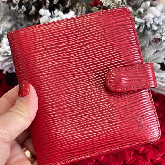 Authentic LOUIS VUITTON Red Epi bifold wallet - Picture 15 of 15